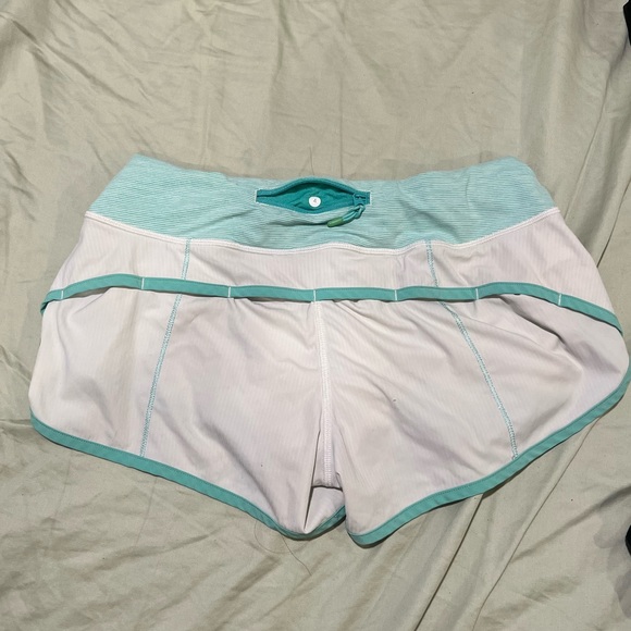 Lululemon shorts size4 - Picture 3 of 6